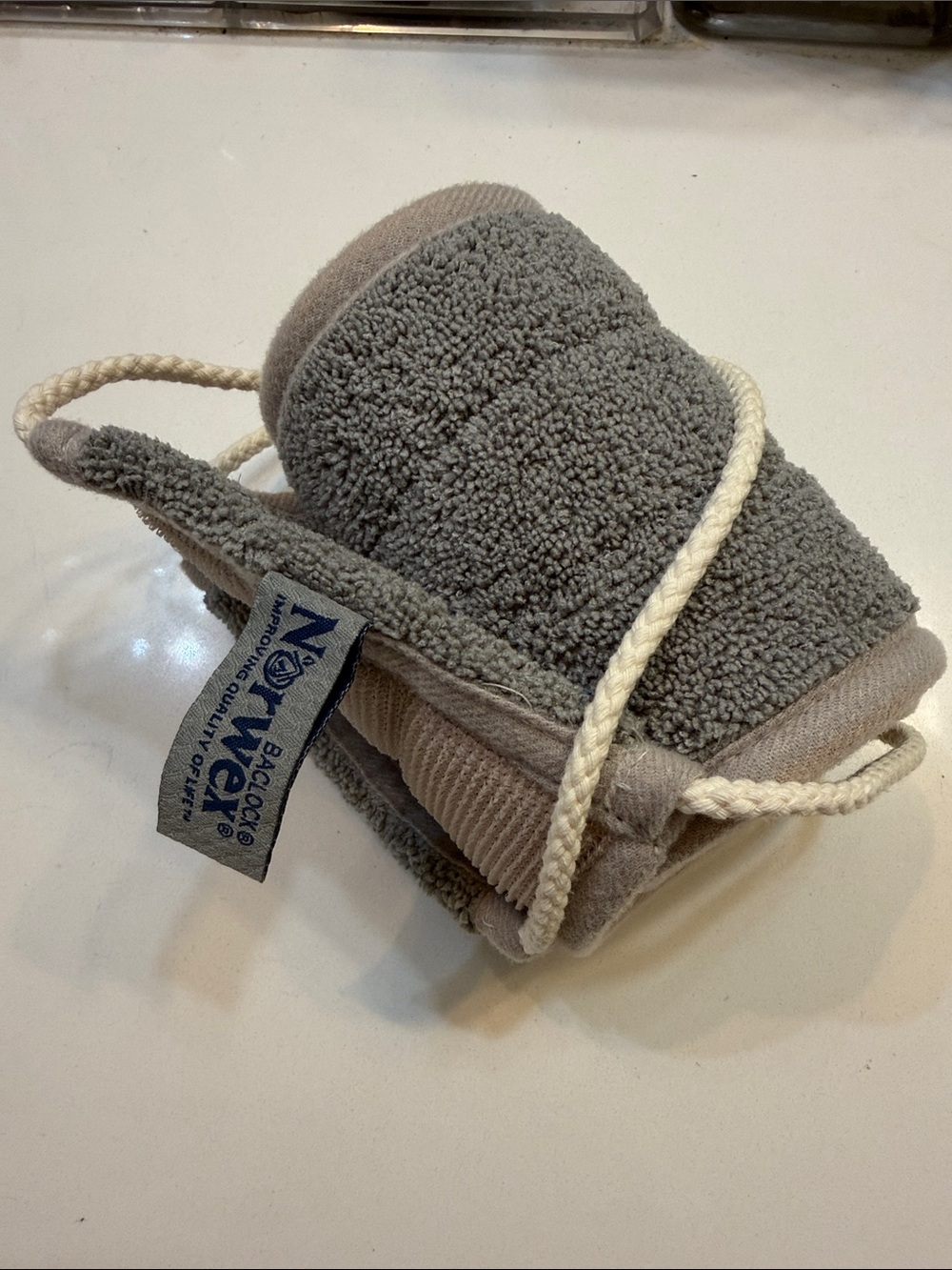 Nomiwa Graphite Bath Back Scrubber